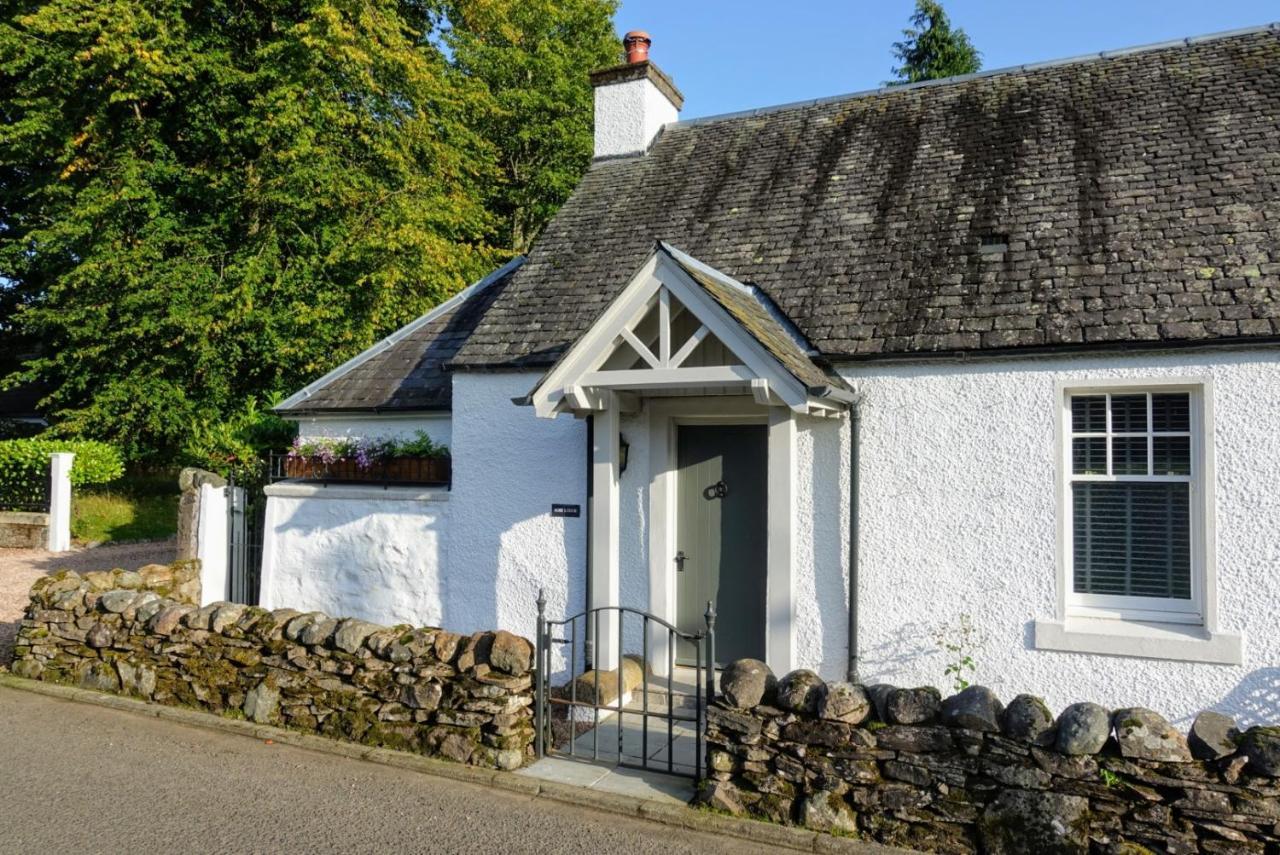 Ross Lodge Comrie Exterior photo