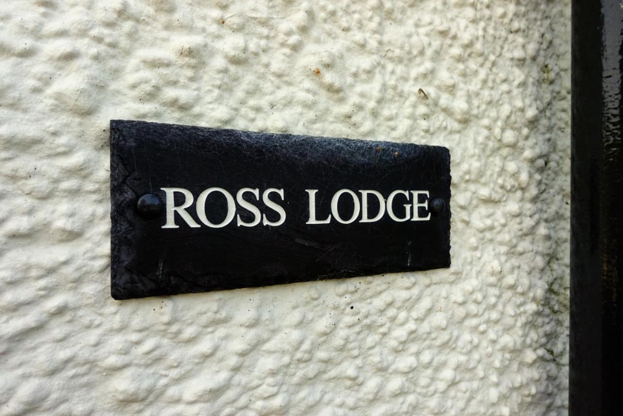 Ross Lodge Comrie Exterior photo