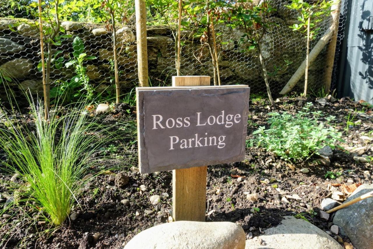 Ross Lodge Comrie Exterior photo